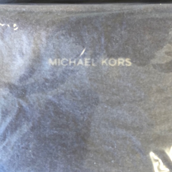 Michael Kors wristlet pouch - Picture 6 of 8